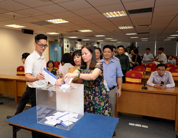 Tập đoàn – Công đoàn Dệt May Việt Nam chung tay cùng Quỹ “Đền ơn đáp nghĩa” Trung ương