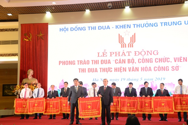 Vinatex vinh dự được nhận Cờ thi đua của Thủ tướng Chính phủ trong phong trào thi đua yêu nước