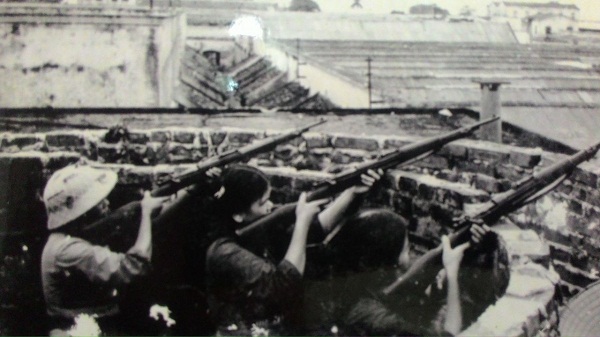 cac chi em thay nam gioi chien dau bao ve nha may