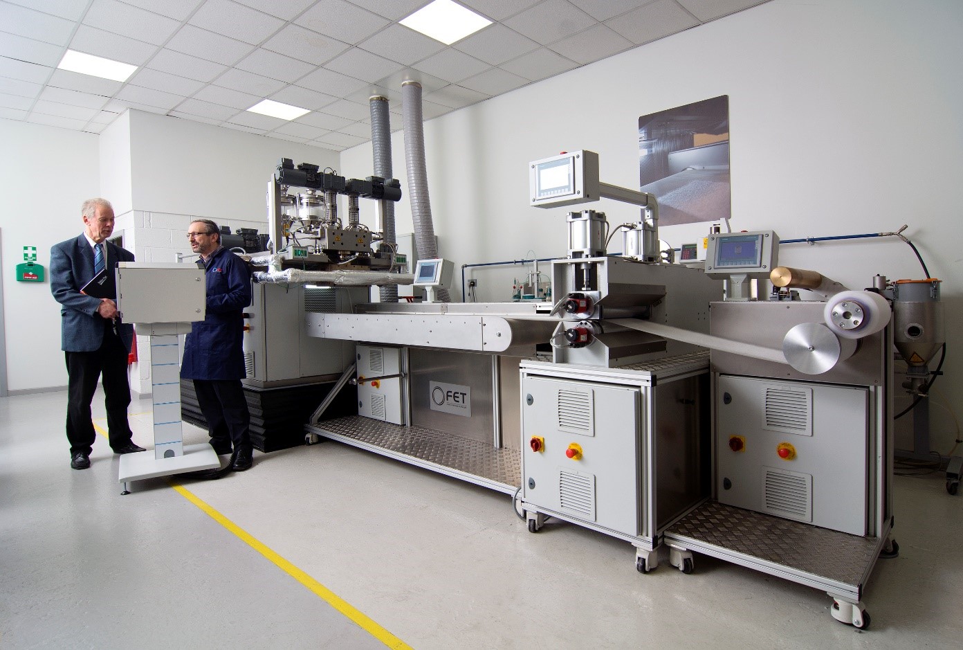 Hệ thống ép xơ nóng chảy quy mô phòng thí nghiệm cho sản xuất khẩu trang y tế.