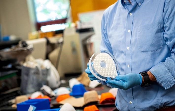 Các nhà nghiên cứu Canada phát triển khẩu trang y tế phân hủy sinh học