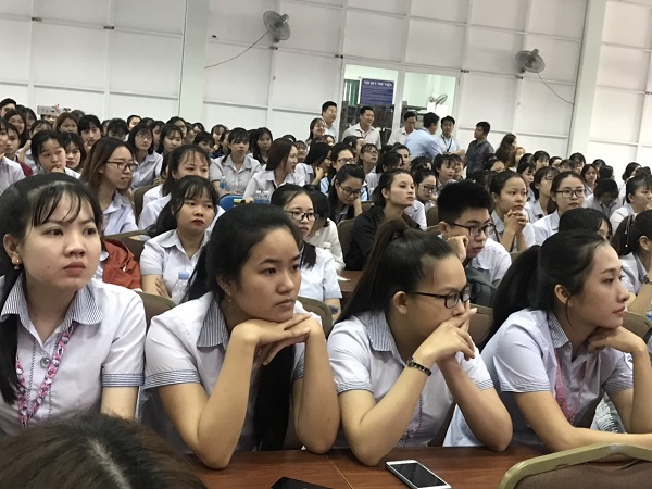 Học sinh – sinh viên tham gia Ngày hội việc làm Trường Cao đẳng Kinh tế – Kỹ  thuật Vinatex TP. Hồ Chí Minh | Tập đoàn dệt may Việt Nam