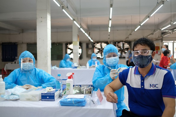 Ba ngàn lao động NBC được tiêm vắc xin Covid 19