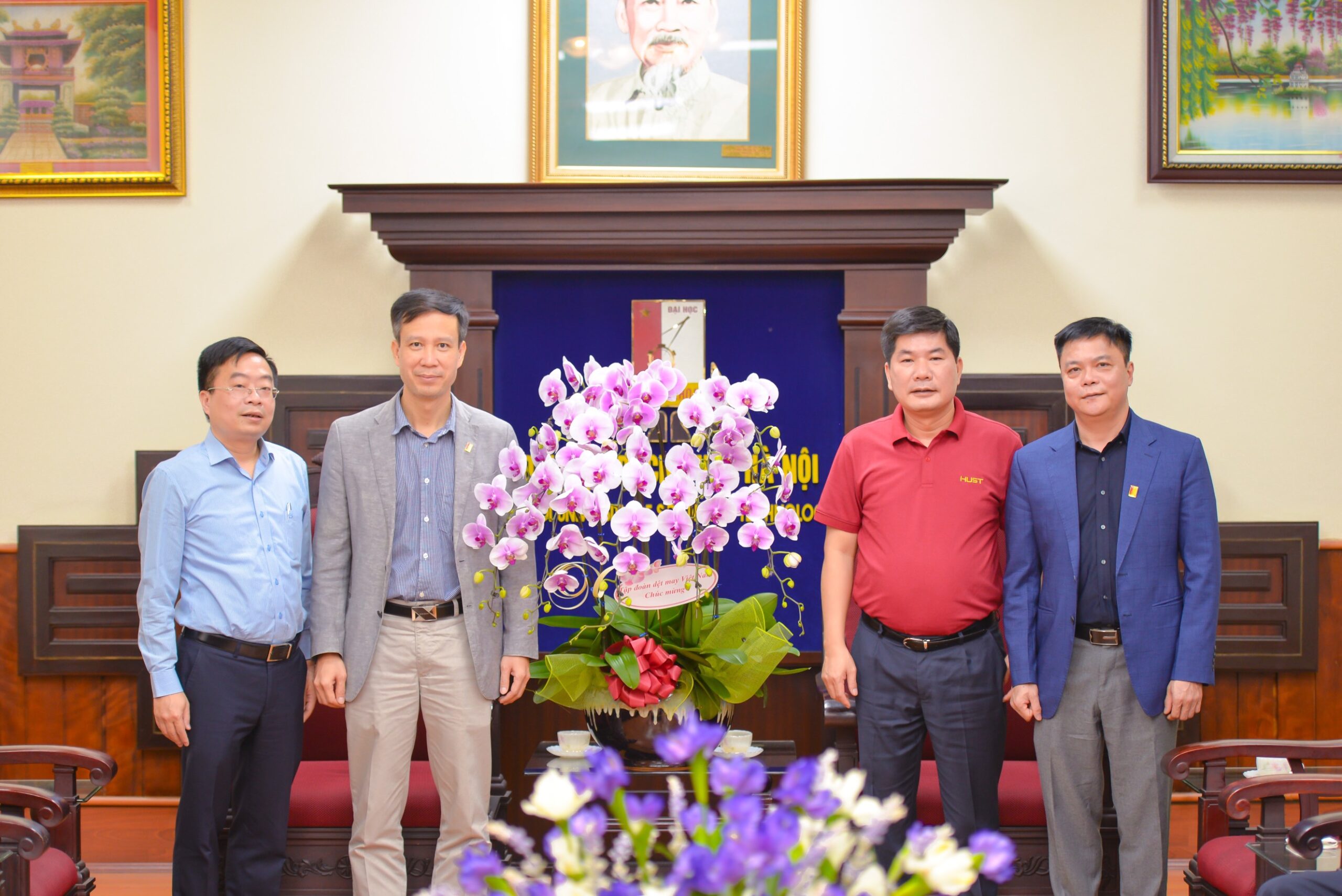 Vinatex chúc mừng 65 năm thành lập Đại học Bách khoa Hà Nội