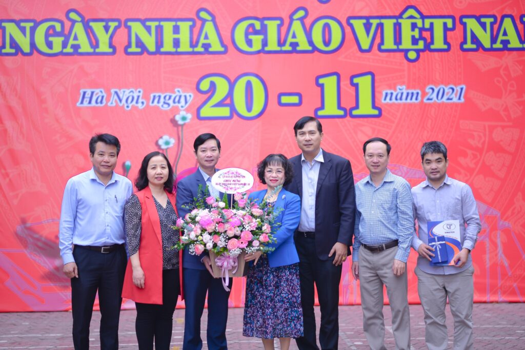 Vinatex chúc mừng Cao đẳng nghề Long Biên nhân dịp kỷ niệm Ngày Nhà giáo Việt Nam 20/11 5 097703039bb353ed0aa2 1