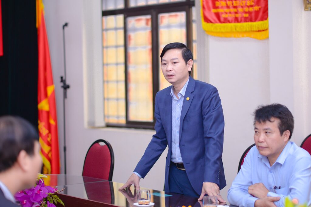 Vinatex chúc mừng Cao đẳng nghề Long Biên nhân dịp kỷ niệm Ngày Nhà giáo Việt Nam 20/11 3 7359086090d0588e01c1 1