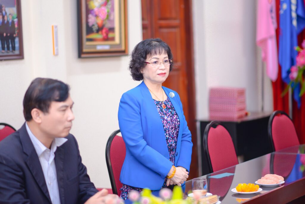 Vinatex chúc mừng Cao đẳng nghề Long Biên nhân dịp kỷ niệm Ngày Nhà giáo Việt Nam 20/11 2 e93e4602deb216ec4fa3 1