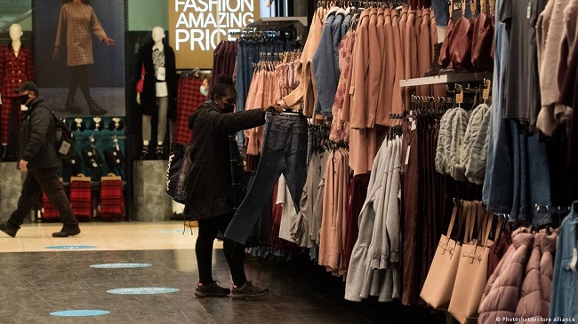 Chiến lược phát triển bền vững và tuần hoàn dệt may của EU: Chấm dứt mô hình “lấy, làm, phá bỏ và vứt bỏ"