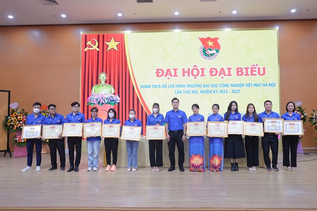 Dai hoi doan HTU 10 1