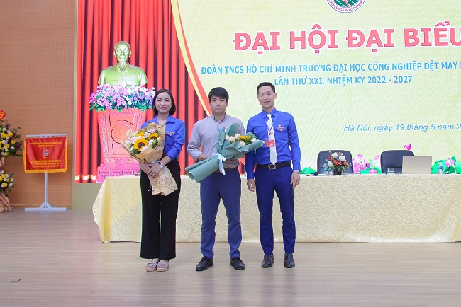 Dai hoi doan HTU 11 2