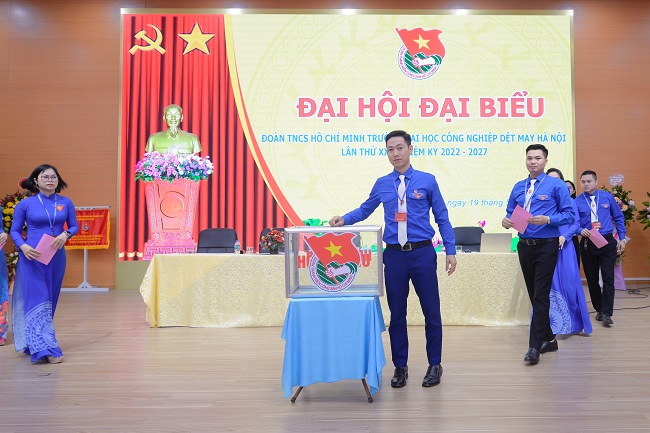 Dai hoi doan HTU 6 1