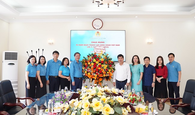 Lãnh đạo Vinatex chúc mừng Công đoàn Dệt May Việt Nam nhân ngày thành lập Công đoàn Việt Nam