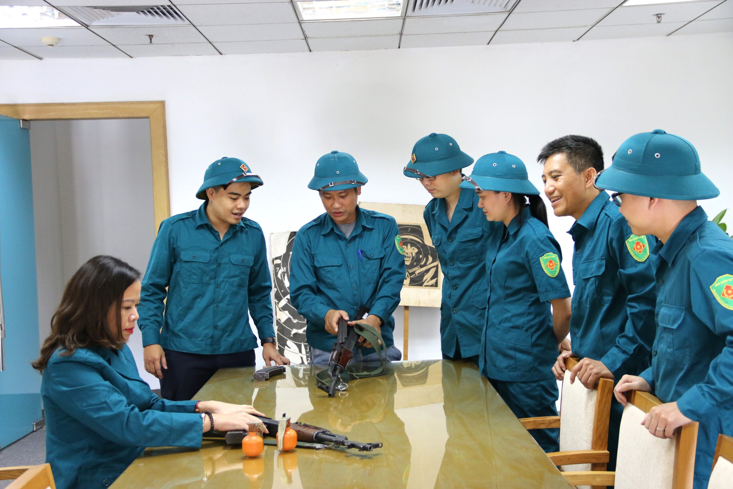 Tiểu đội tự vệ Văn phòng 1 Vinatex tham gia chương trình huấn luyện chiến sỹ tự vệ tại chỗ