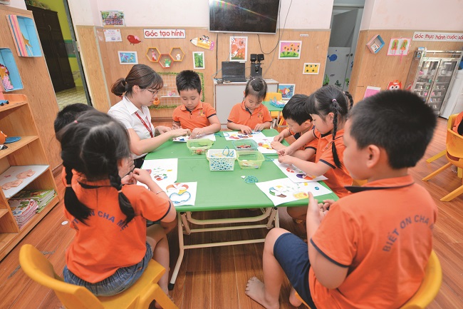 Niềm vui trong ánh mắt trẻ thơ