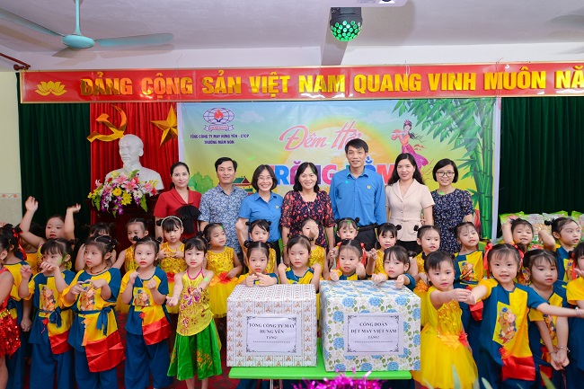 Tặng quà trung thu cho Trường Mầm non May Đáp Cầu và Mầm non May Hưng Yên