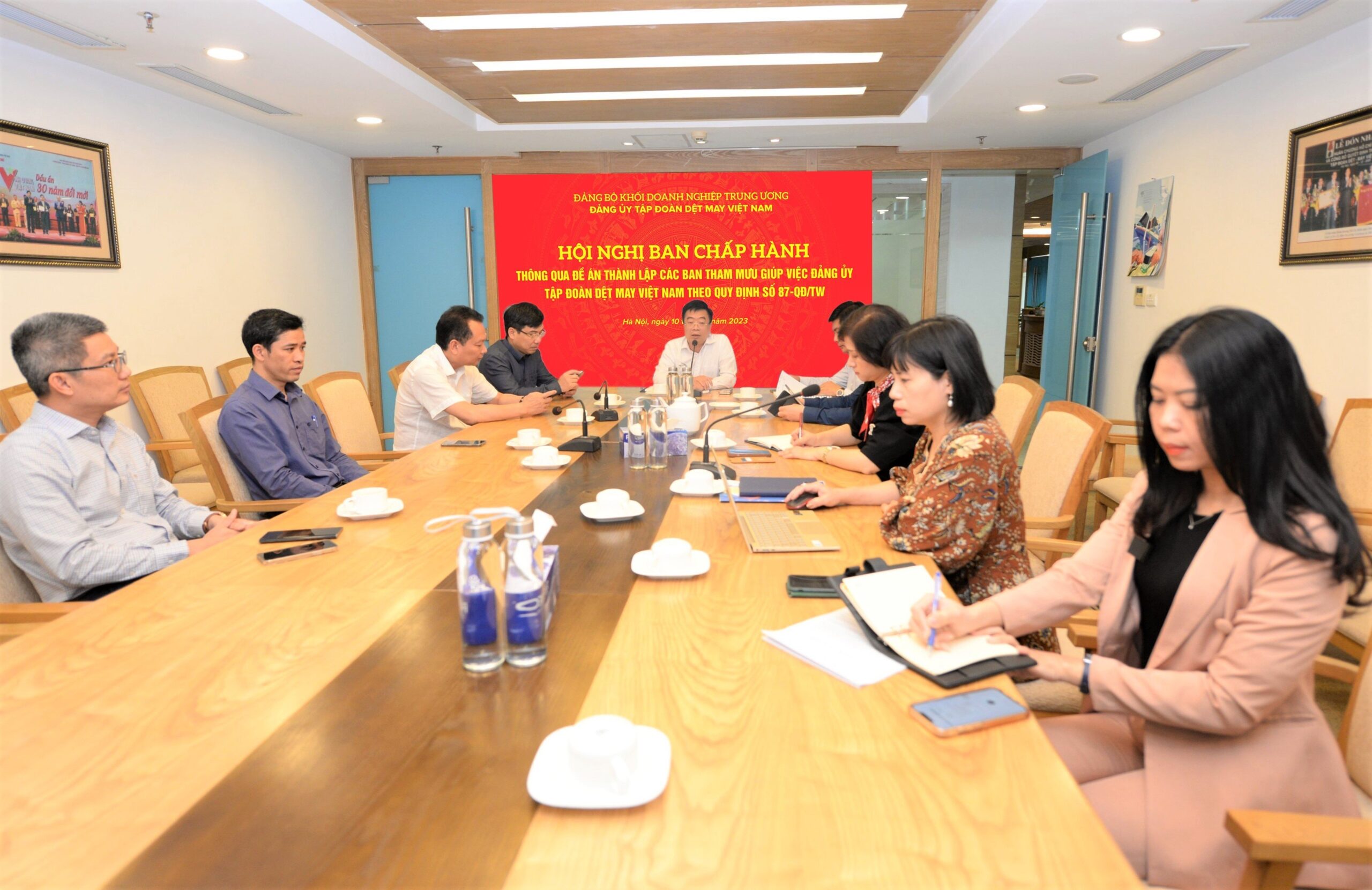 Đảng ủy Vinatex họp Ban chấp hành thông qua Đề án thành lập các ban tham mưu giúp việc Đảng ủy theo Quy định số 87-QĐ/TW