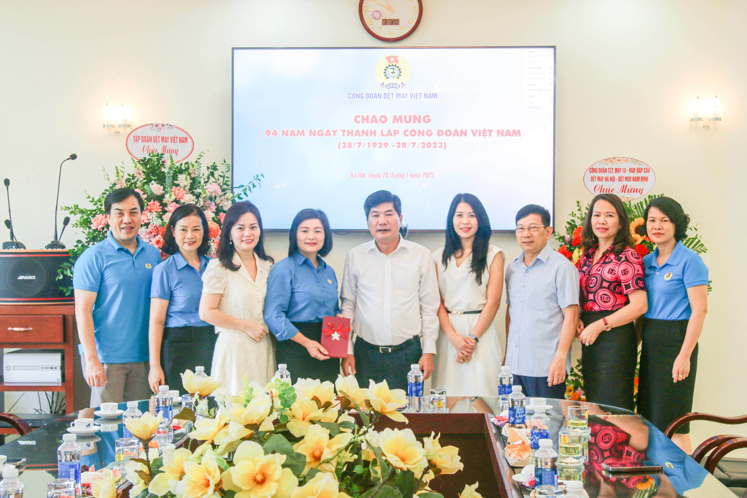 Lãnh đạo Vinatex chúc mừng Công đoàn Dệt May Việt Nam nhân ngày thành lập Công đoàn Việt Nam