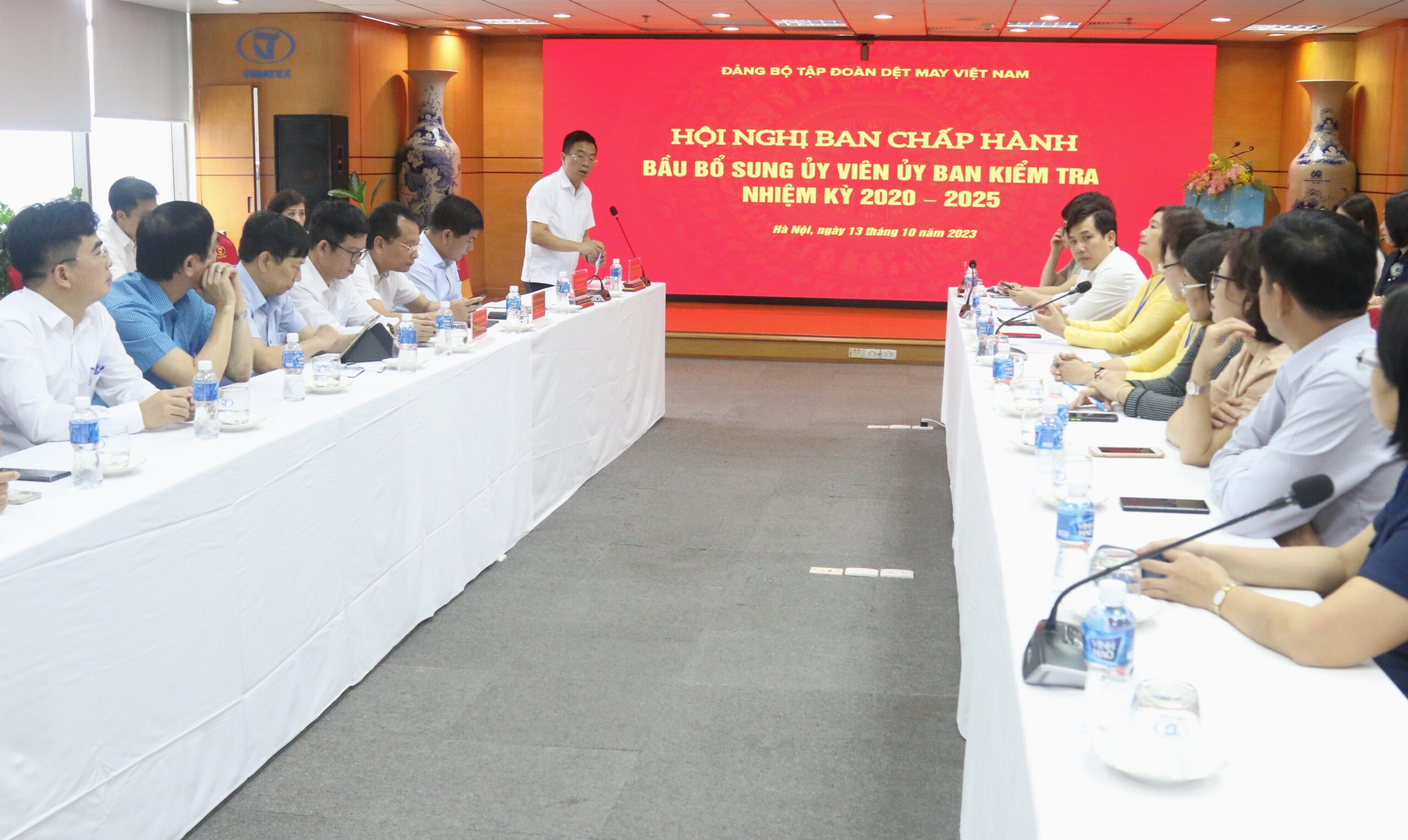 Đảng ủy Vinatex công bố quyết định chỉ định bổ sung Ủy viên Ban chấp hành, bầu bổ sung Ủy viên Ủy ban Kiểm tra nhiệm kỳ 2020-2025