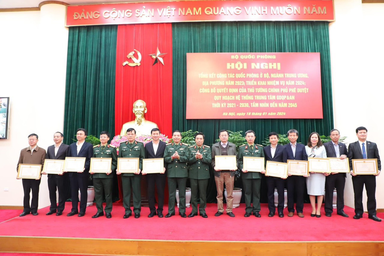 Ban chỉ huy quân sự Vinatex nhận Bằng khen của Bộ Quốc phòng