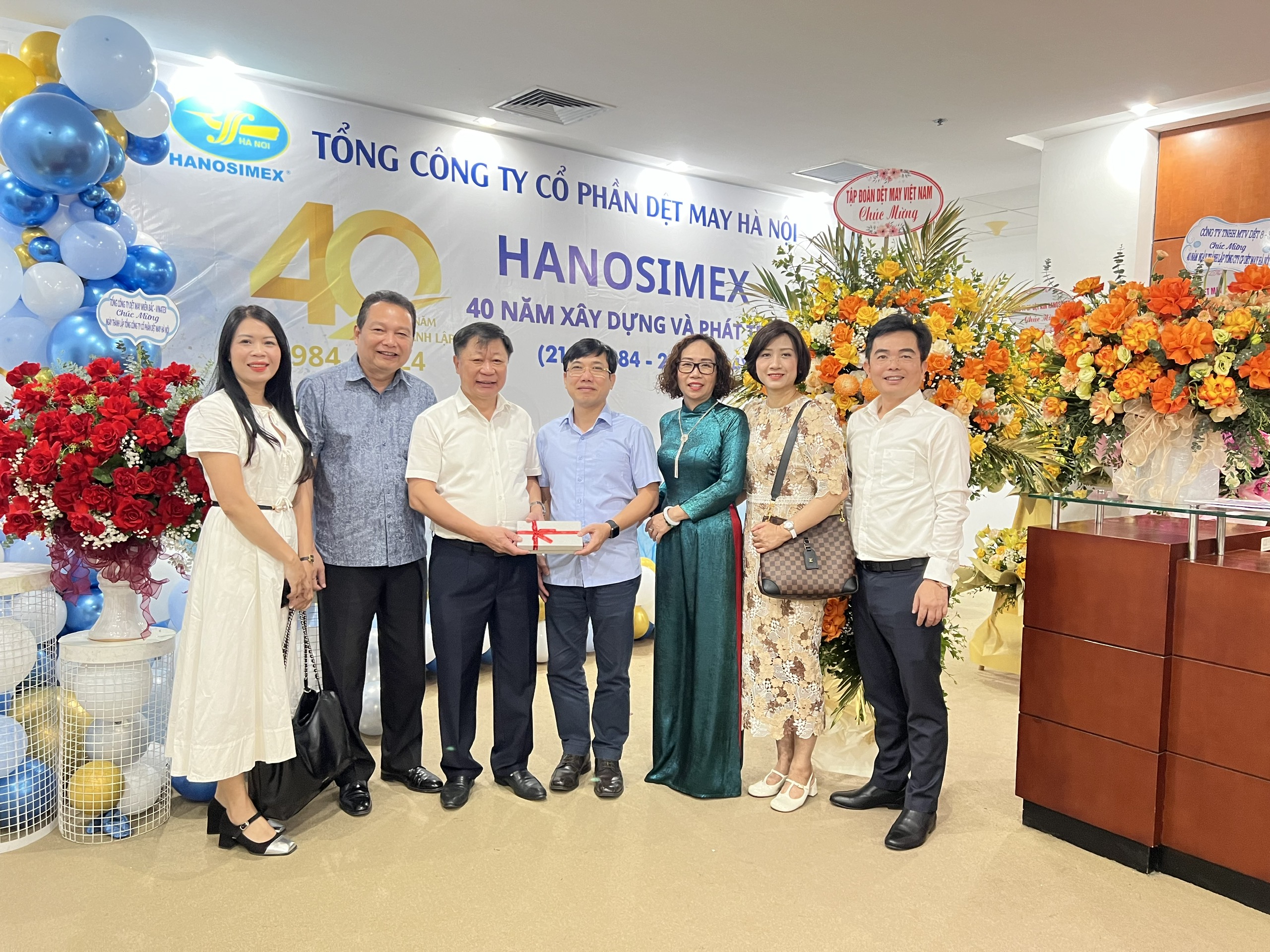 Lãnh đạo Vinatex chúc mừng 40 năm ngày thành lập Hanosimex