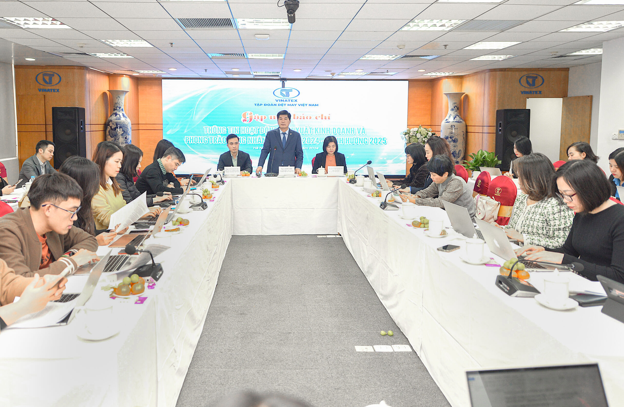 Vinatex thông tin hoạt động SXKD và công tác chăm lo đời sống người lao động