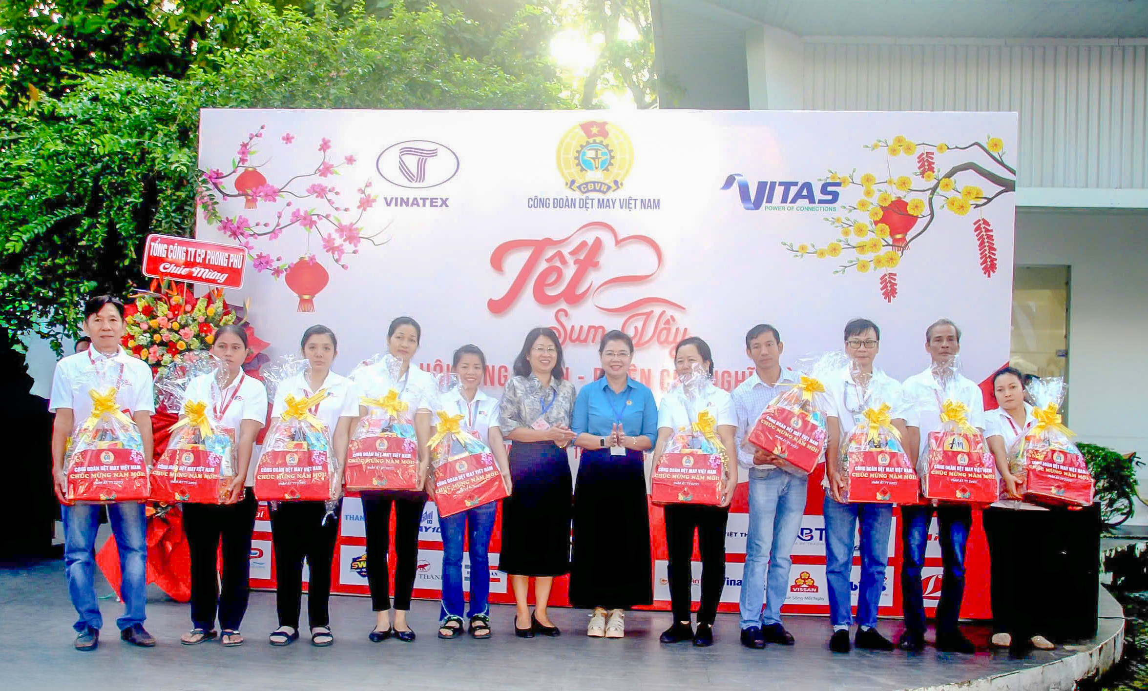 Khai mạc Hội chợ bán hàng trợ giá cho công nhân lao động dệt may khu vực phía Nam phiên 2