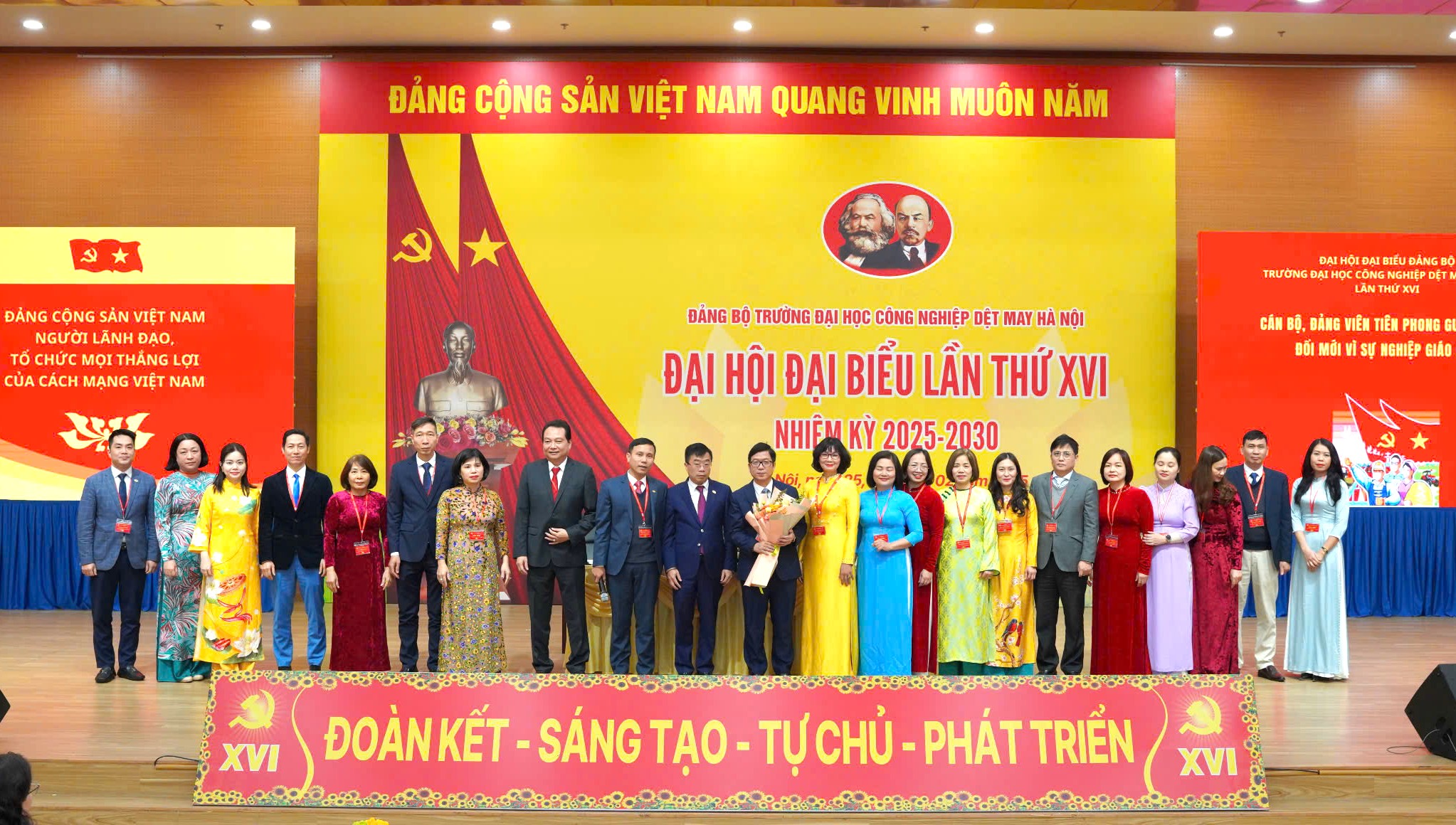 Đảng bộ HTU Đoàn kết – Sáng tạo – Tự chủ – Phát triển