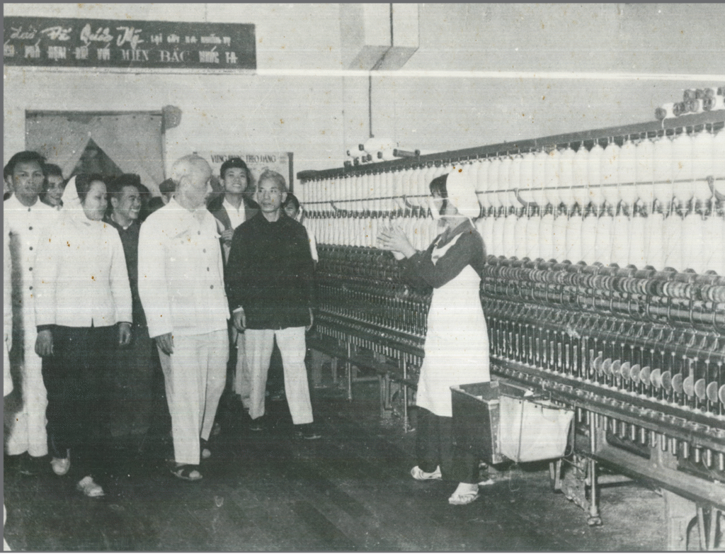 8.3.1965. Bac Ho tham nha may 1