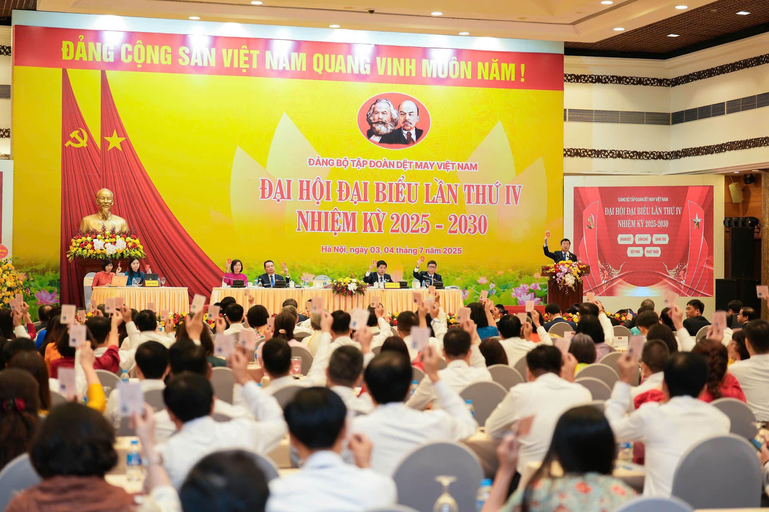 Nhanh chóng triển khai Nghị quyết Đại hội đại biểu Đảng bộ Tập đoàn lần thứ IV vào thực tiễn đời sống doanh nghiệp