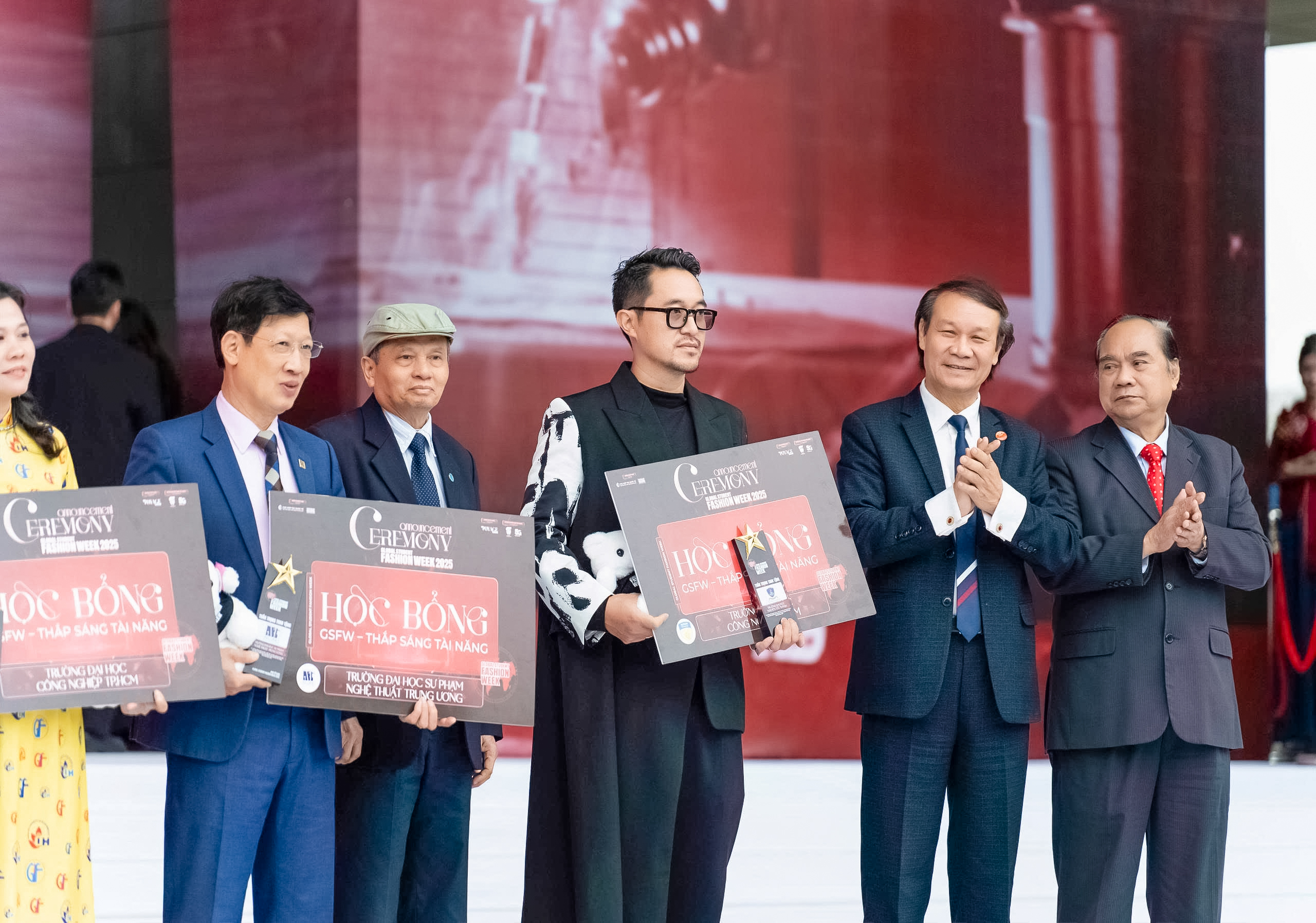 z6773516794074 64fc562e5d9322c2c44540f0ad07bc3e