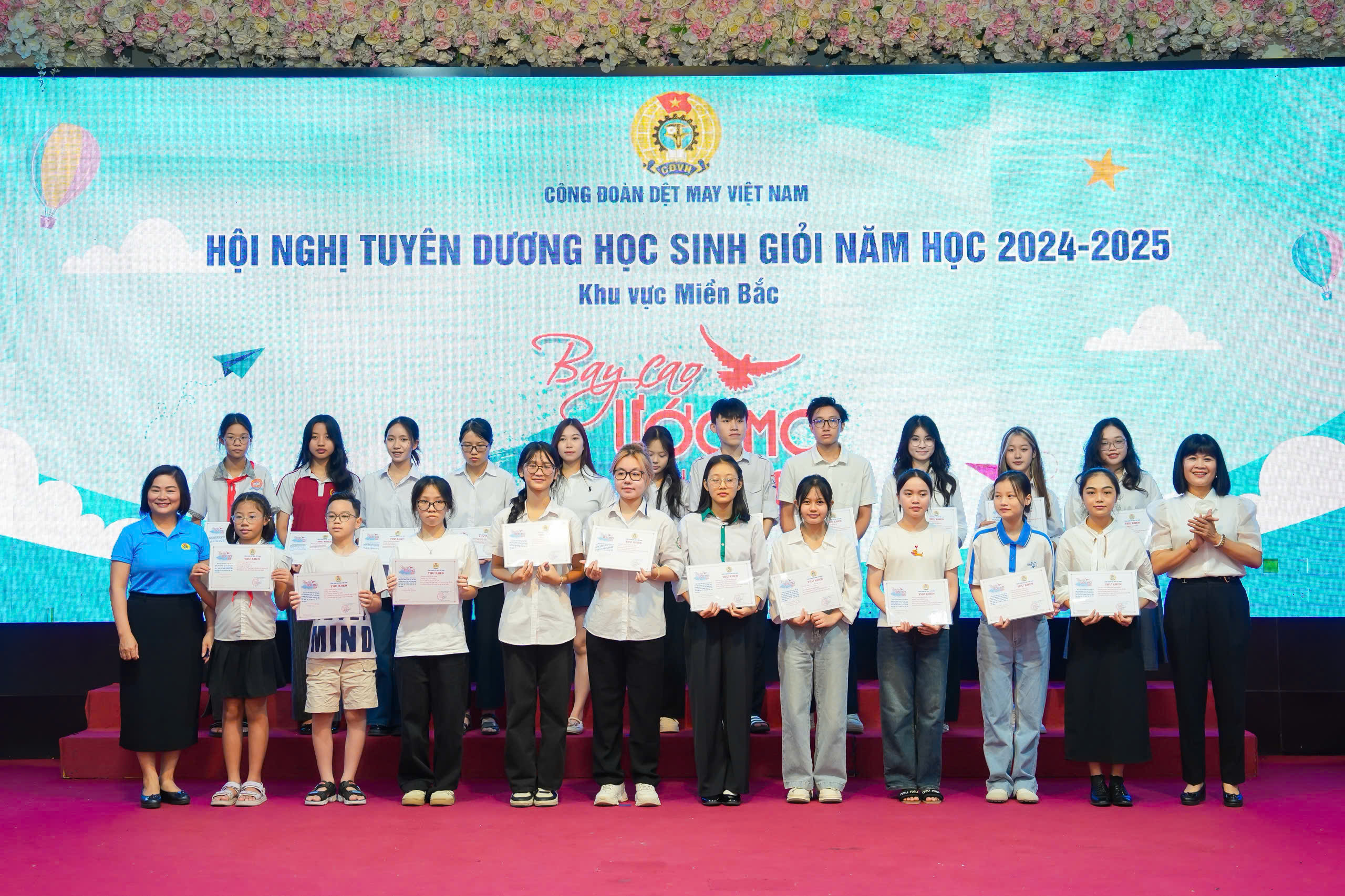 Công đoàn Dệt May Việt Nam tổ chức Hội nghị tuyên dương học sinh – sinh viên giỏi khu vực miền Bắc