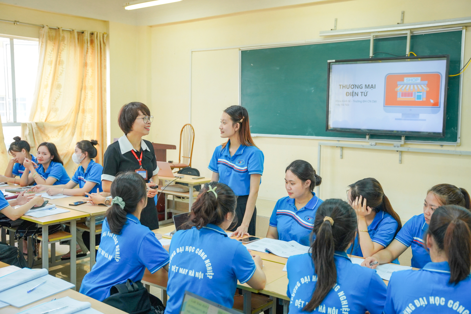 Giáo dục không chỉ là lấp đầy chiếc bình rỗng