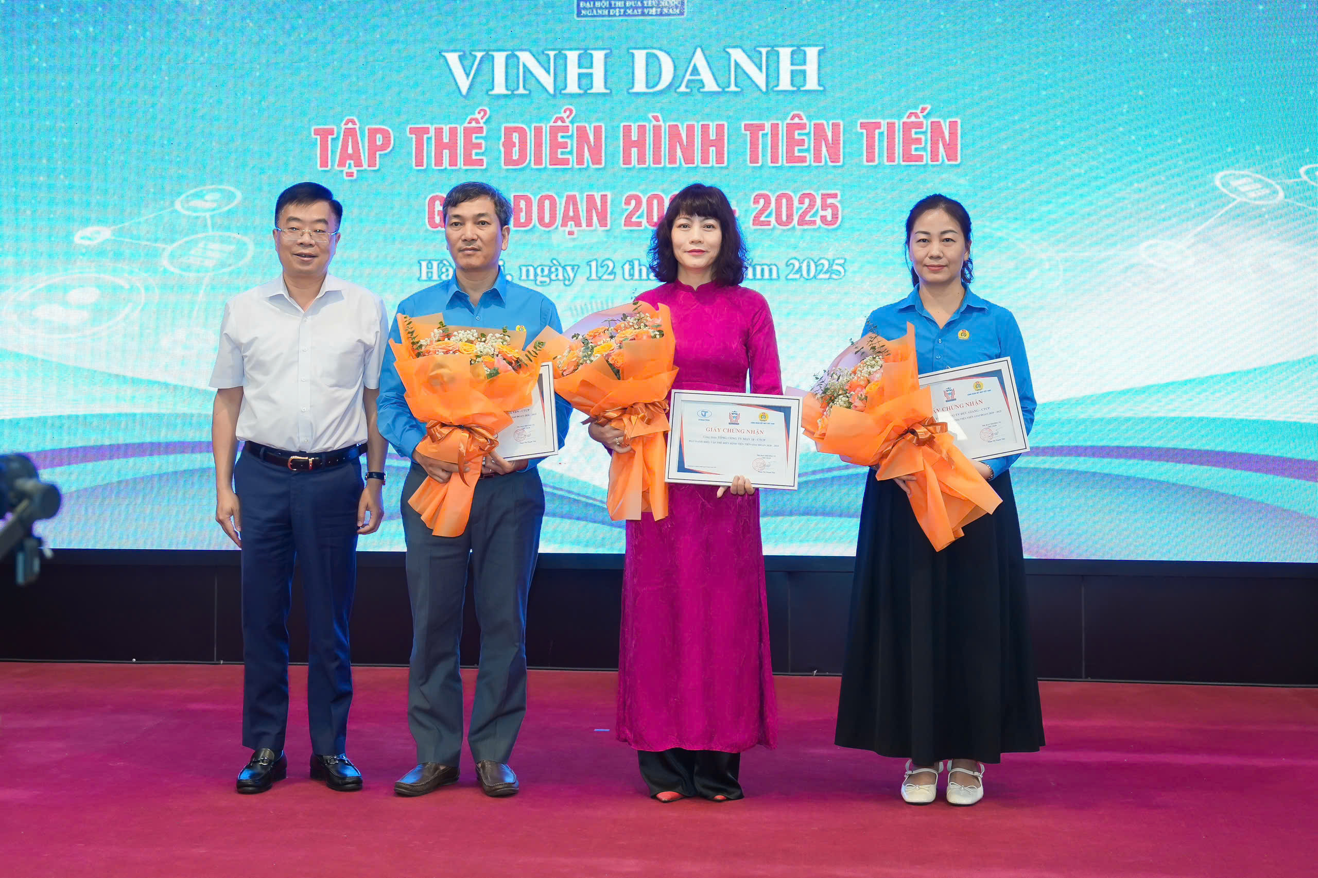 z7004457285785 e93095d65bc3f89fc072e1e02fd8dc9b