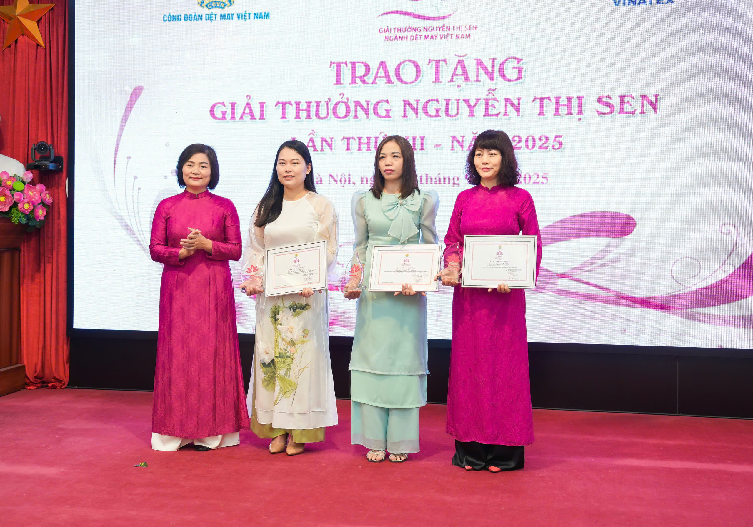 z7004457303039 3bb749026bdc41e93b8a3ead67aef0a8