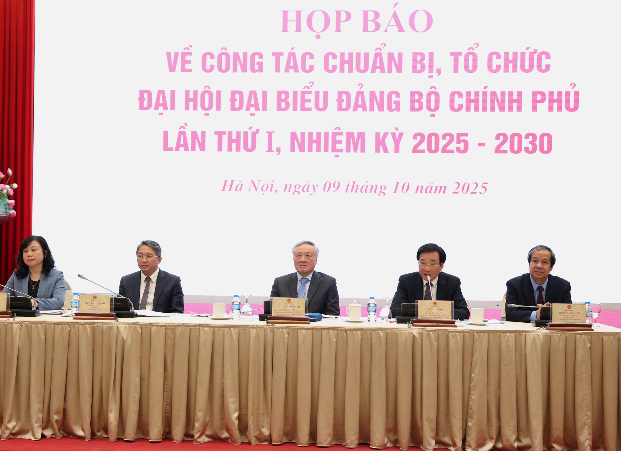 Chào mừng Đại hội đại biểu Đảng bộ Chính phủ lần thứ I, nhiệm kỳ 2025-2030