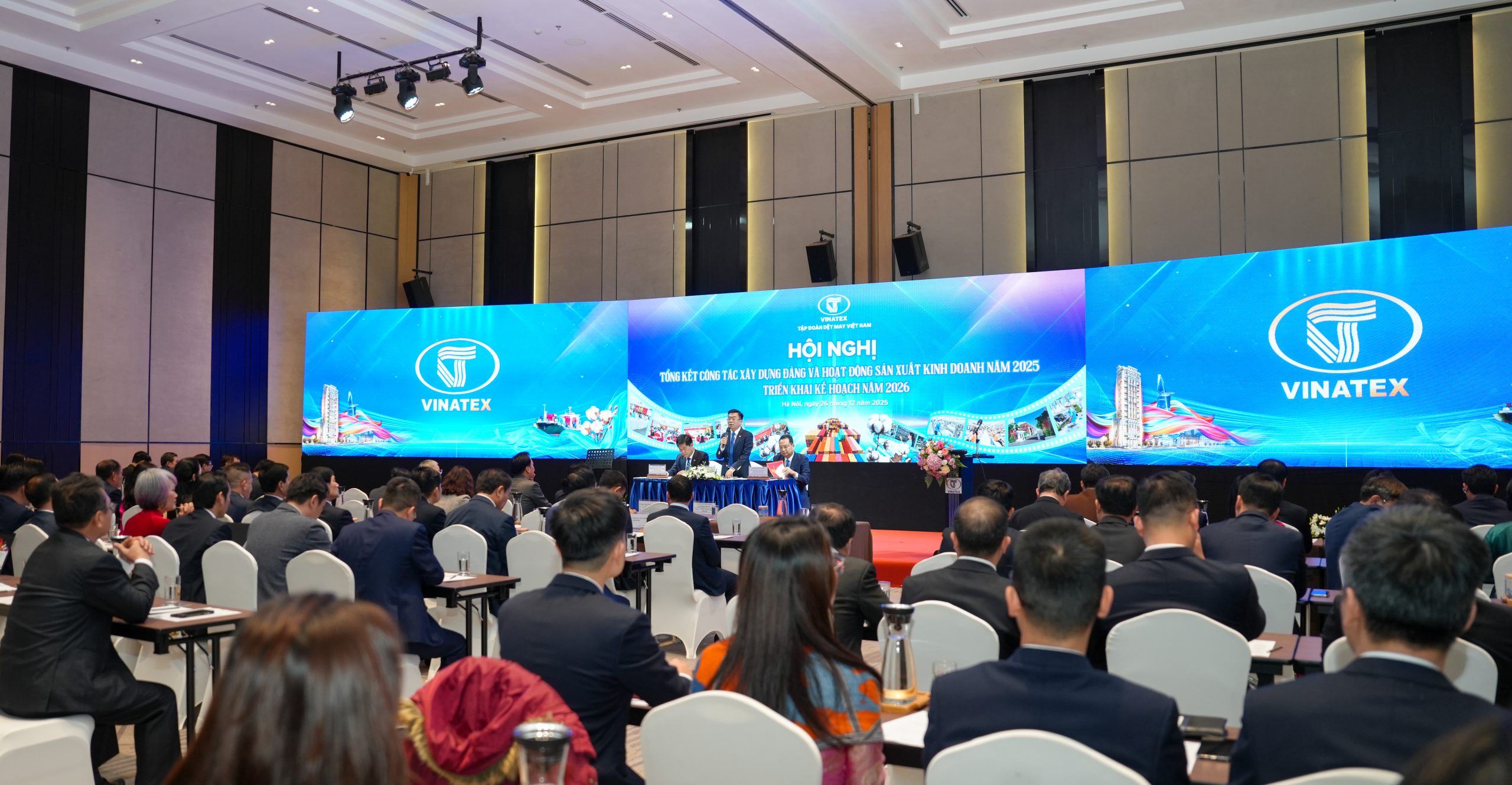 Vinatex: Dệt xuyên sương mờ thuế đối ứng để bứt phá, phát triển bền vững