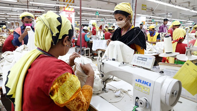 Hơn 100.000 công nhân may mặc Bangladesh mất việc do làn sóng đóng cửa nhà máy