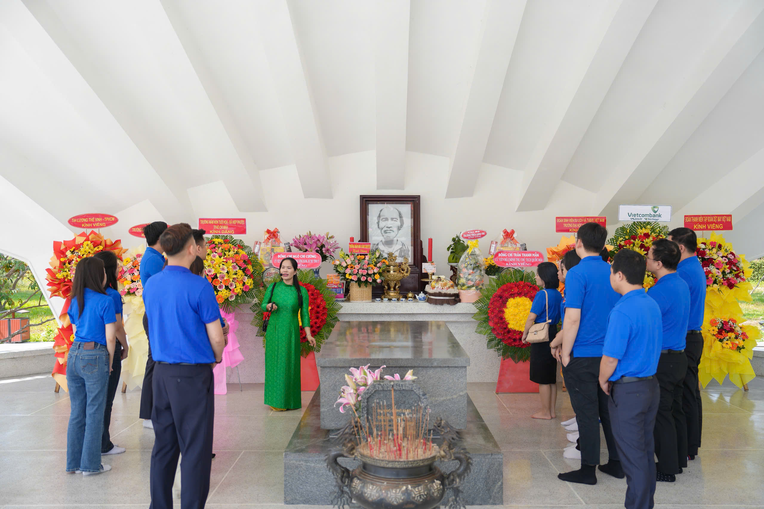 4155779534808027642 5