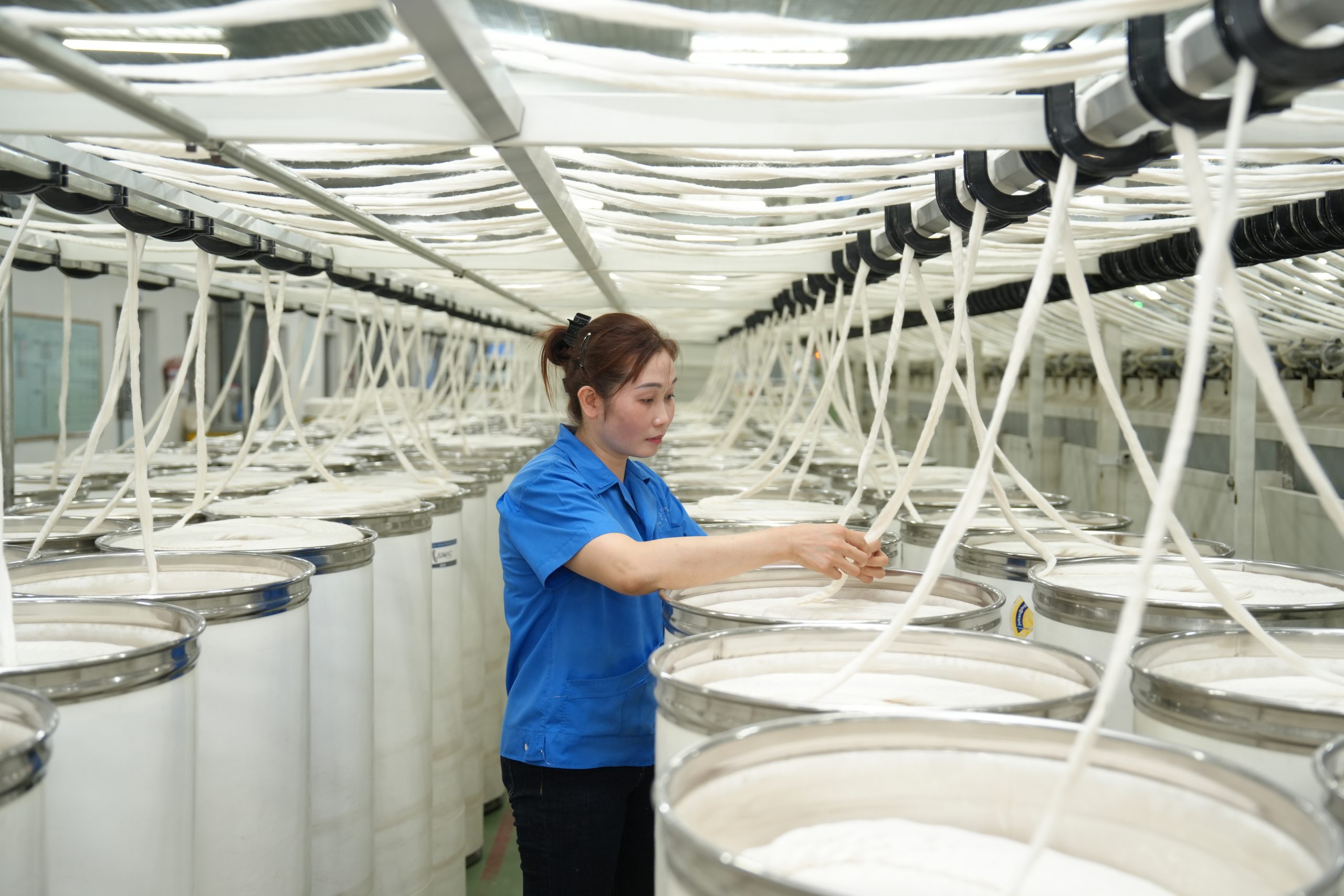 Công ty TNHH MTV Dệt 8-3 Nâng cao hiệu suất tổng hợp từ kiến tạo nội lực 4 DSC06338 scaled