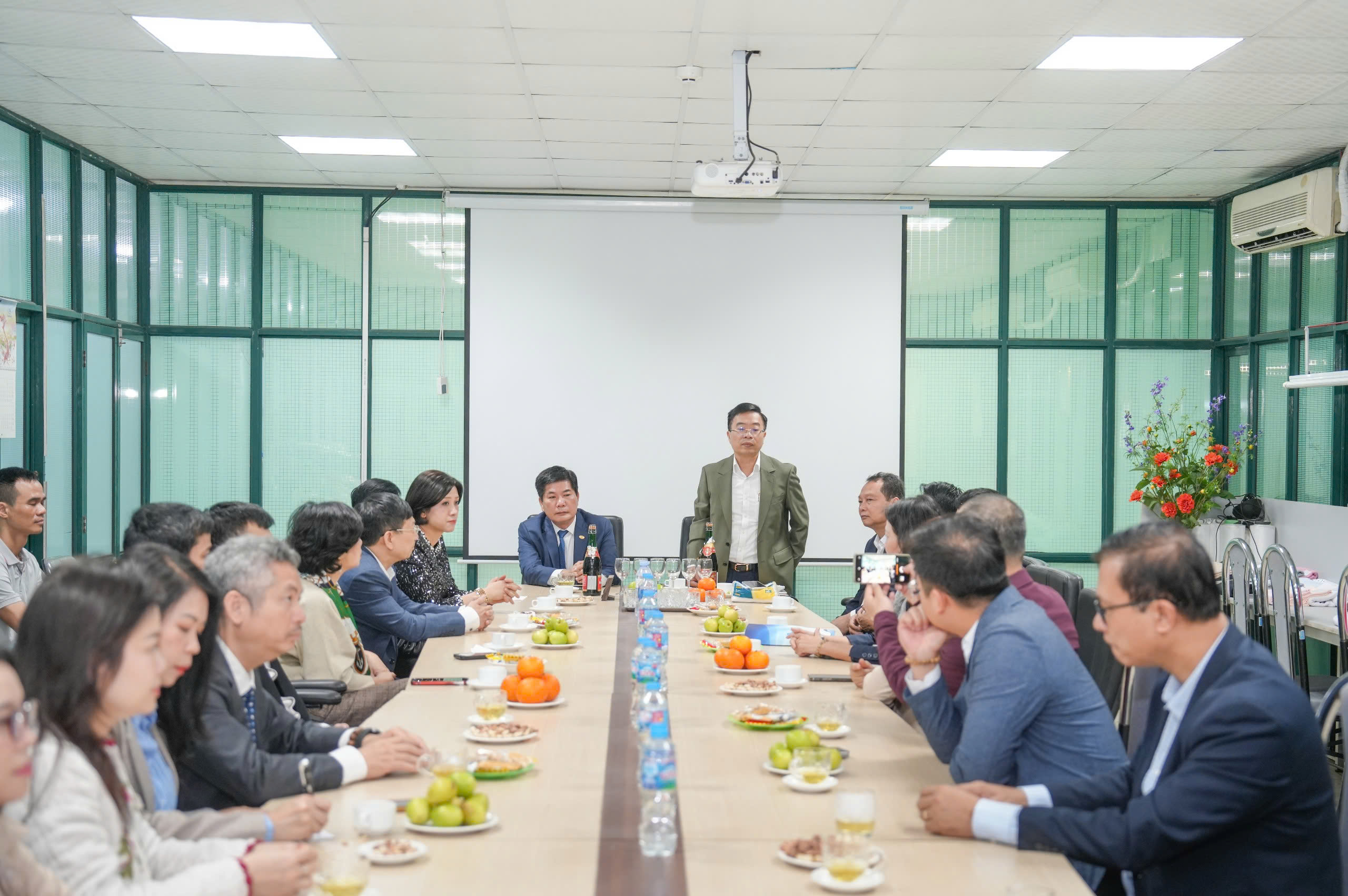 Lãnh đạo Vinatex thăm, chúc Tết các doanh nghiệp miền Bắc 1 2ee2da6f2b55a50bfc443