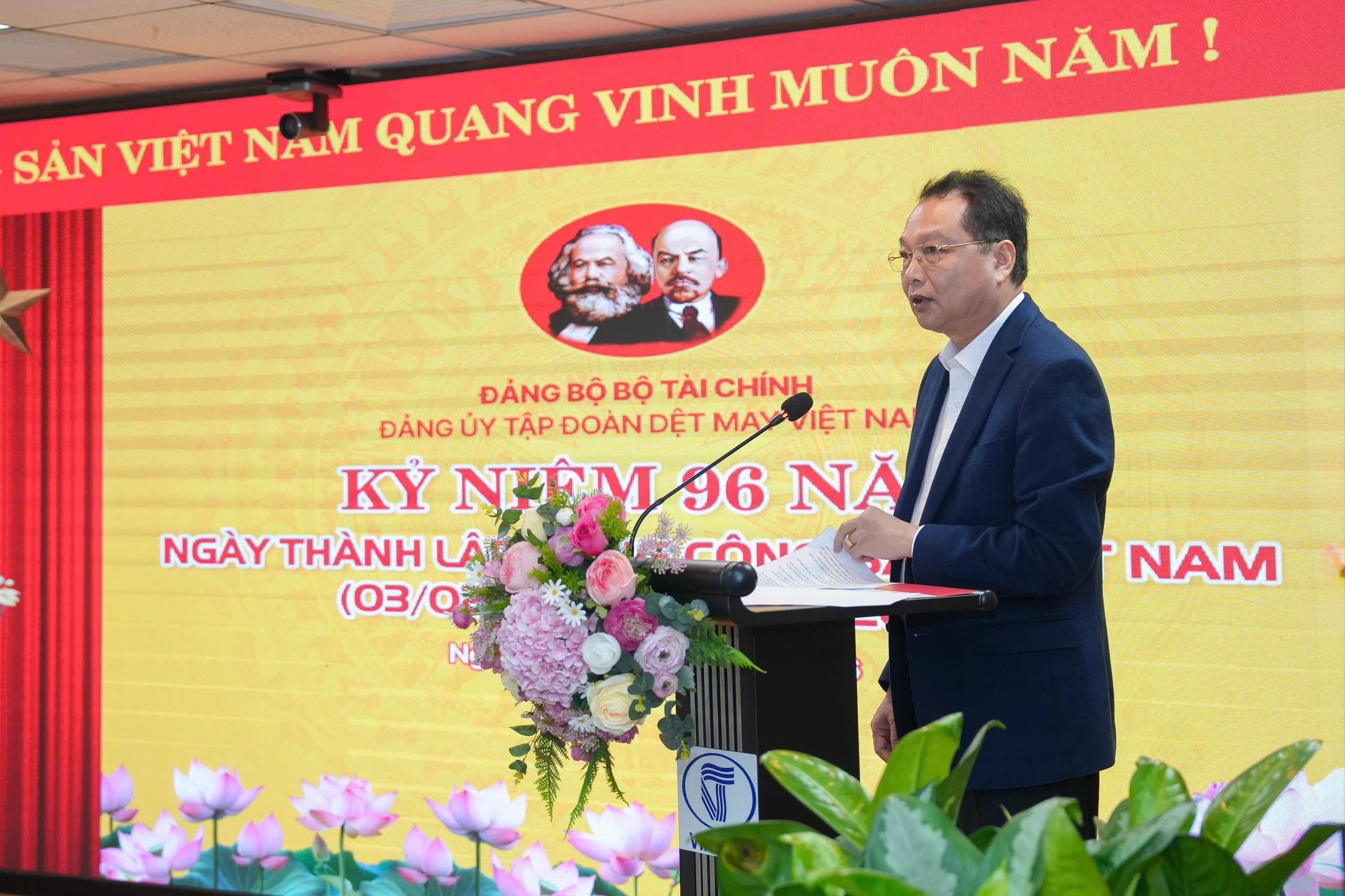 Vinatex kỷ niệm 96 năm Ngày thành lập Đảng Cộng sản Việt Nam 2 3594672172974017094