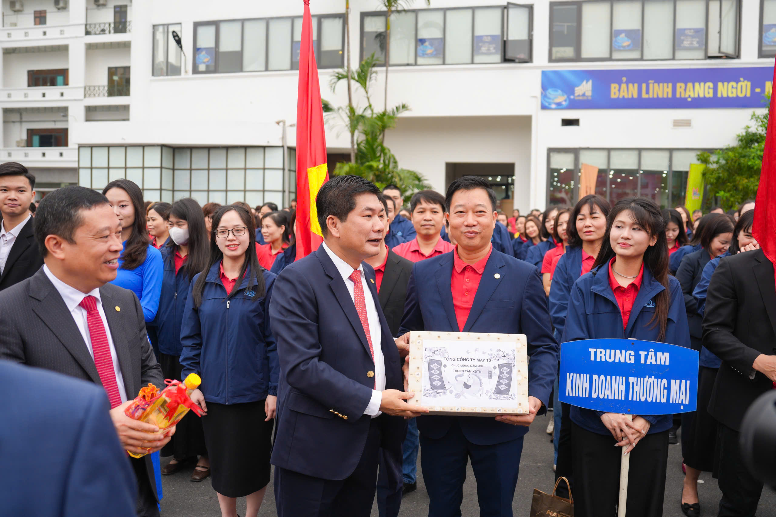 Lãnh đạo Vinatex thăm, chúc Tết các doanh nghiệp miền Bắc 25 395040764818613707625