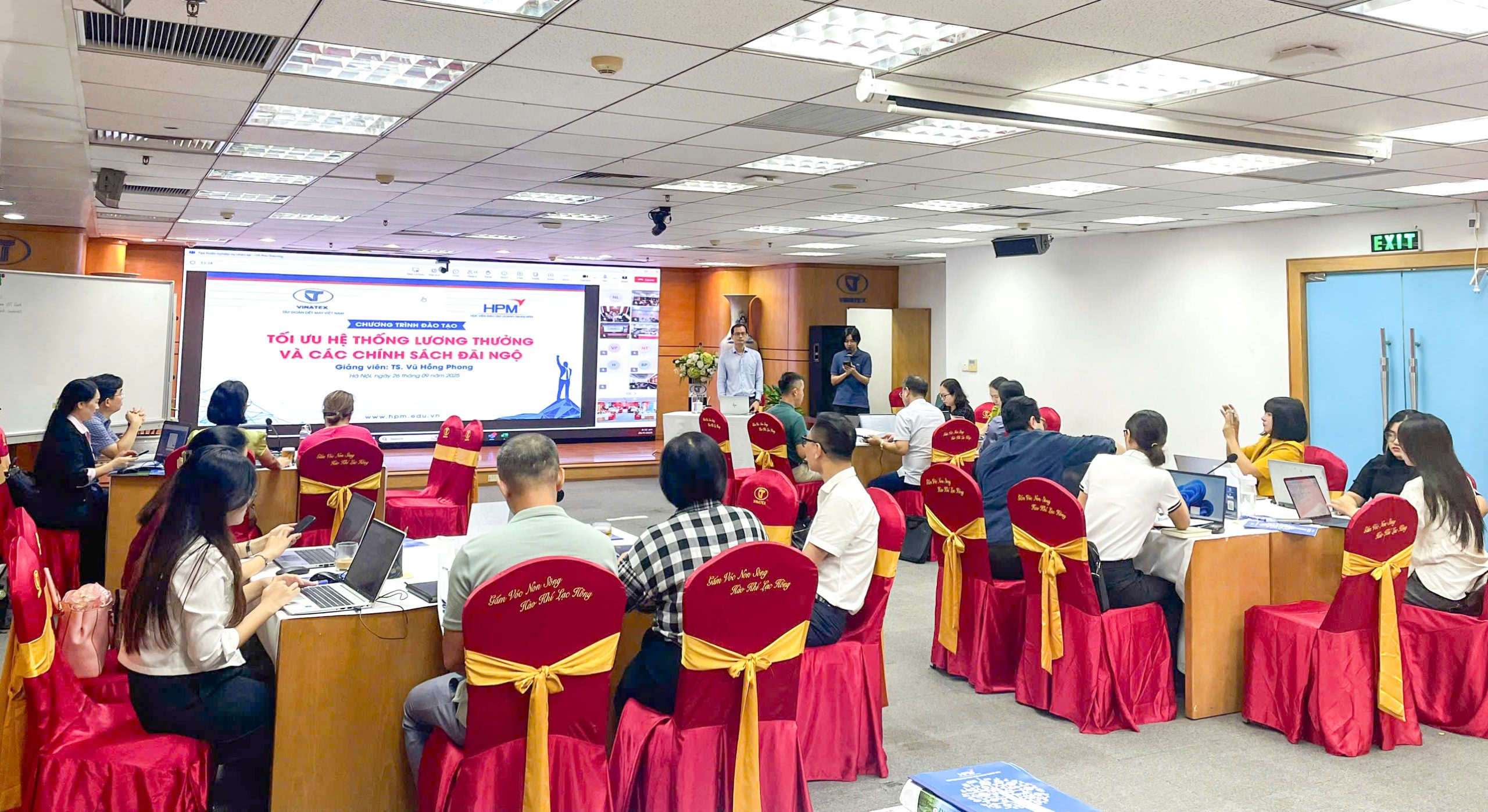 Khi người trẻ “Phá kén – Ươm tơ”