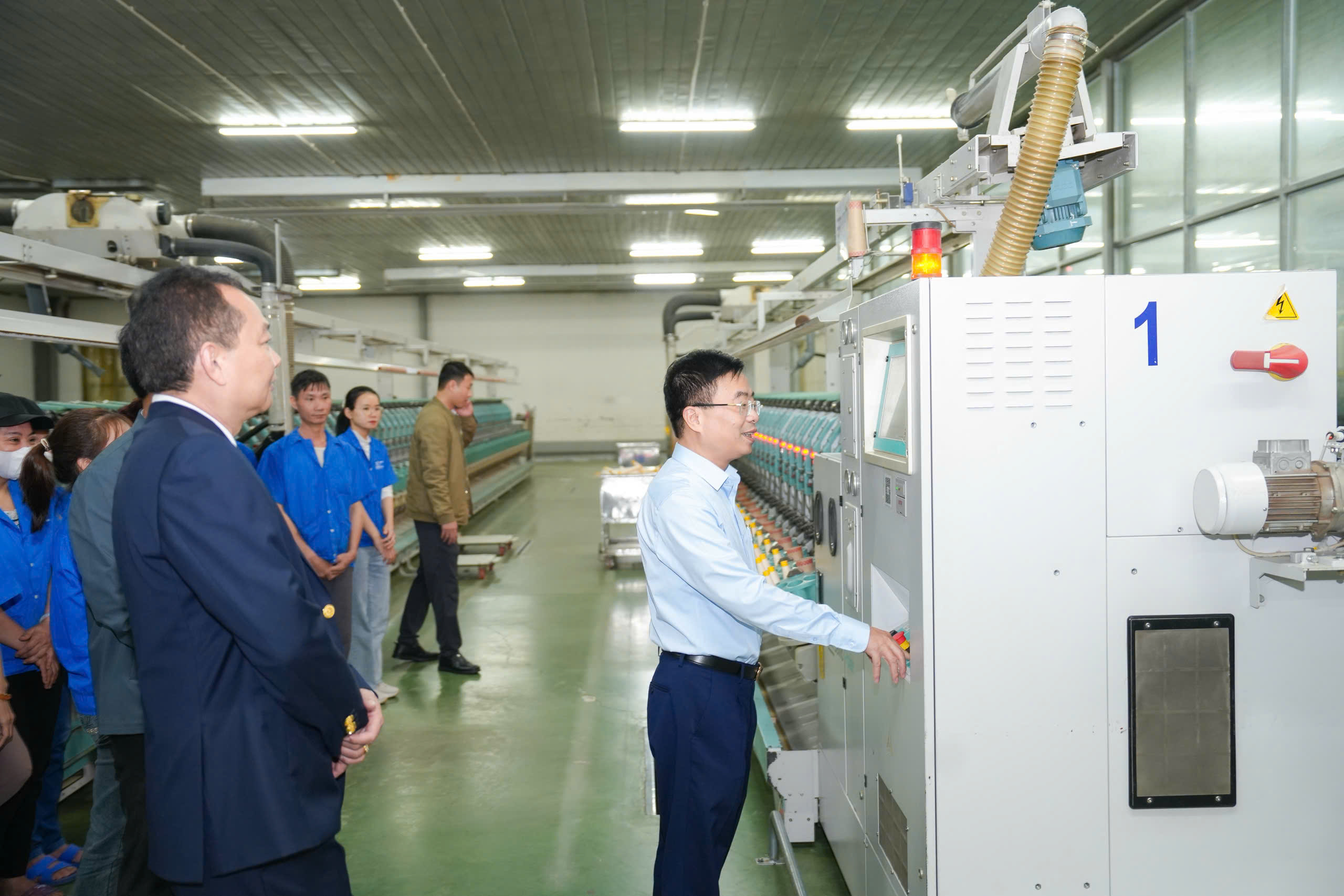 Lãnh đạo Vinatex mở máy, khai Xuân Bính Ngọ