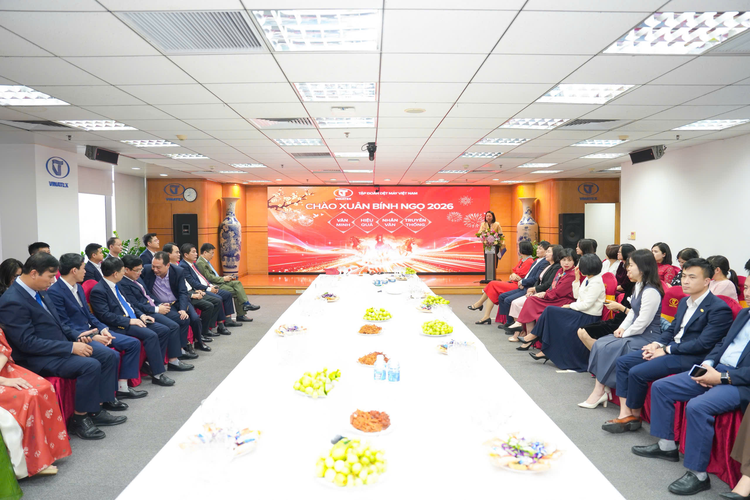 Chào Xuân Bính Ngọ 2026: Tập đoàn Dệt May Việt Nam đón đầu cơ hội bằng 4 trụ cột "Phong - Lâm - Hỏa - Sơn" 1 z7555835511973 b73e02ff82fa45c4f12e5f578aa86569