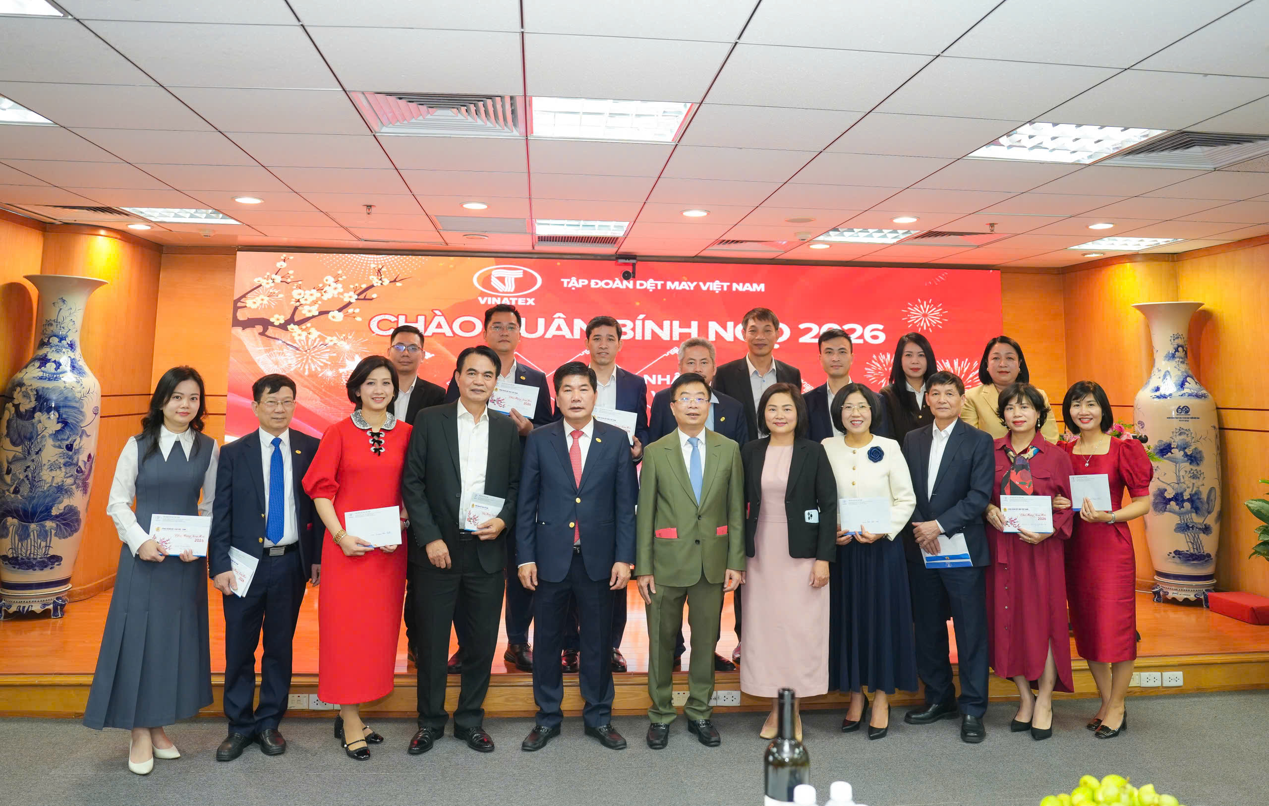 Chào Xuân Bính Ngọ 2026: Tập đoàn Dệt May Việt Nam đón đầu cơ hội bằng 4 trụ cột "Phong - Lâm - Hỏa - Sơn" 4 z7555835519252 7a91b717b47ad61504482c2578d131df