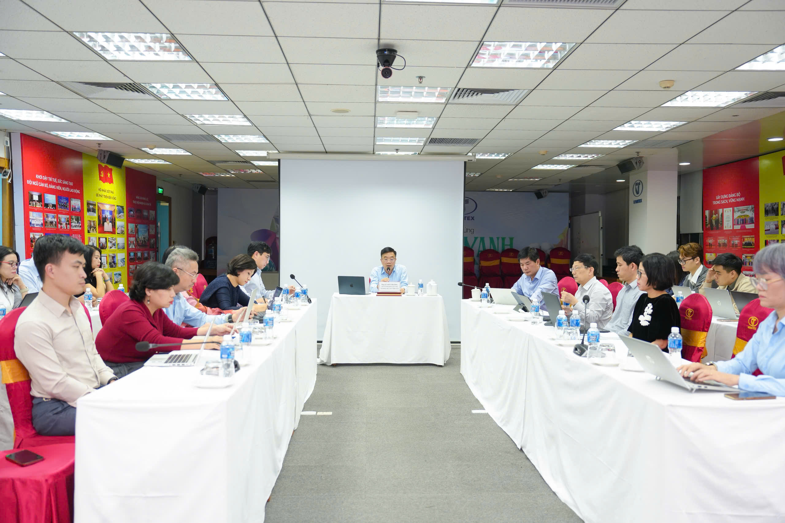 Vinatex tổ chức Hội thảo thị trường tháng 3/2026 3 z7585229418198 5c5fe2dc09d90fb19b387c6d4b20431a 1