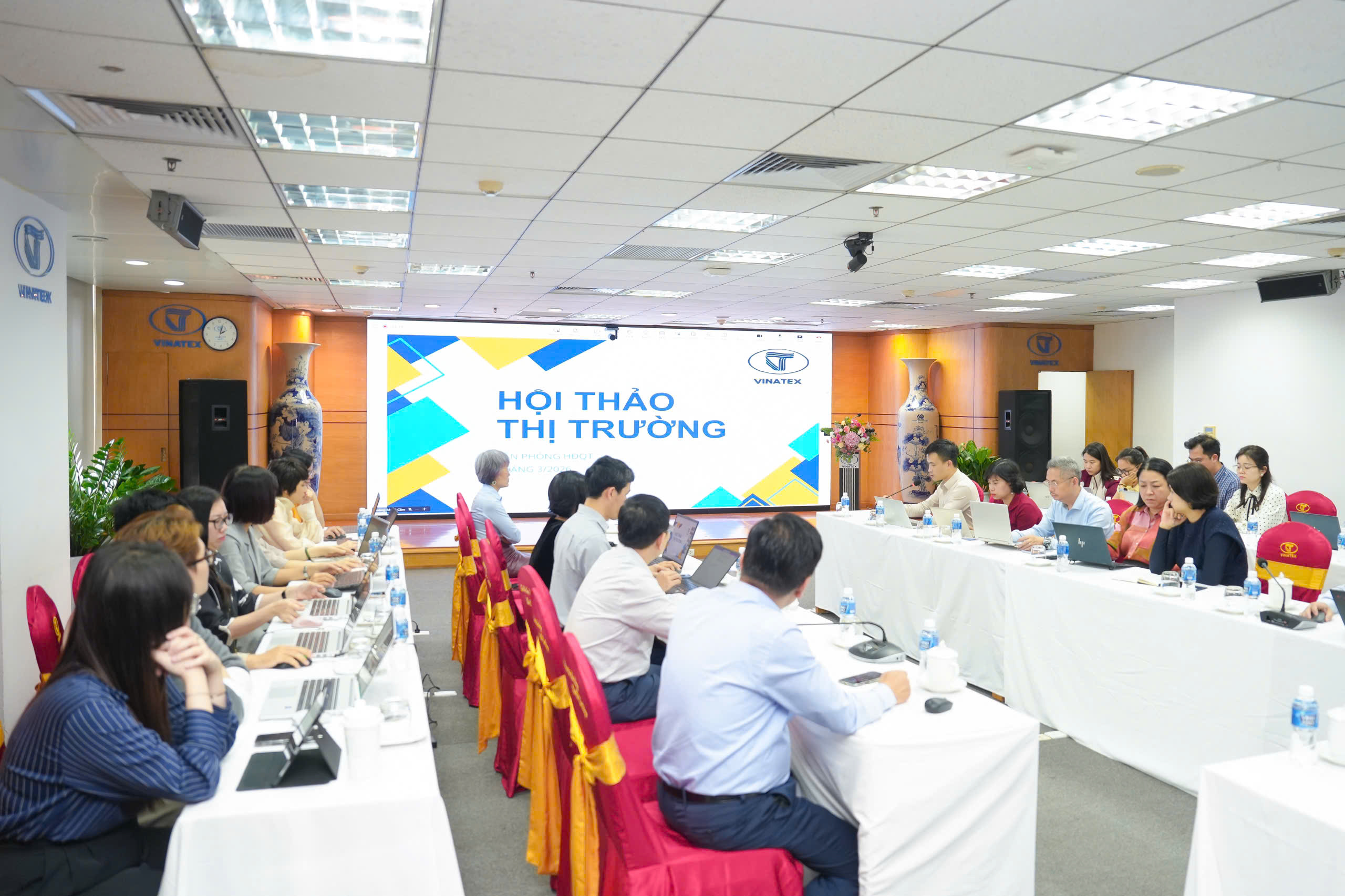 Vinatex tổ chức Hội thảo thị trường tháng 3/2026 1 z7585229422954 96b46954b8a0d95996ae778854620f3e 1