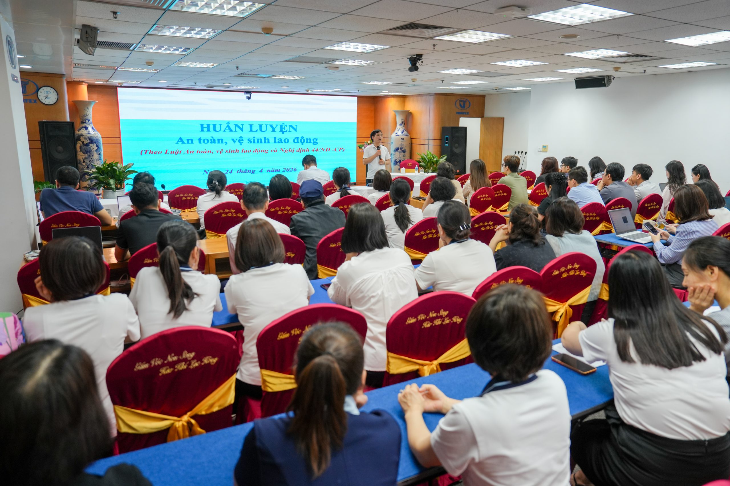 Vinatex tổ chức chương trình huấn luyện an toàn, vệ sinh lao động năm 2026