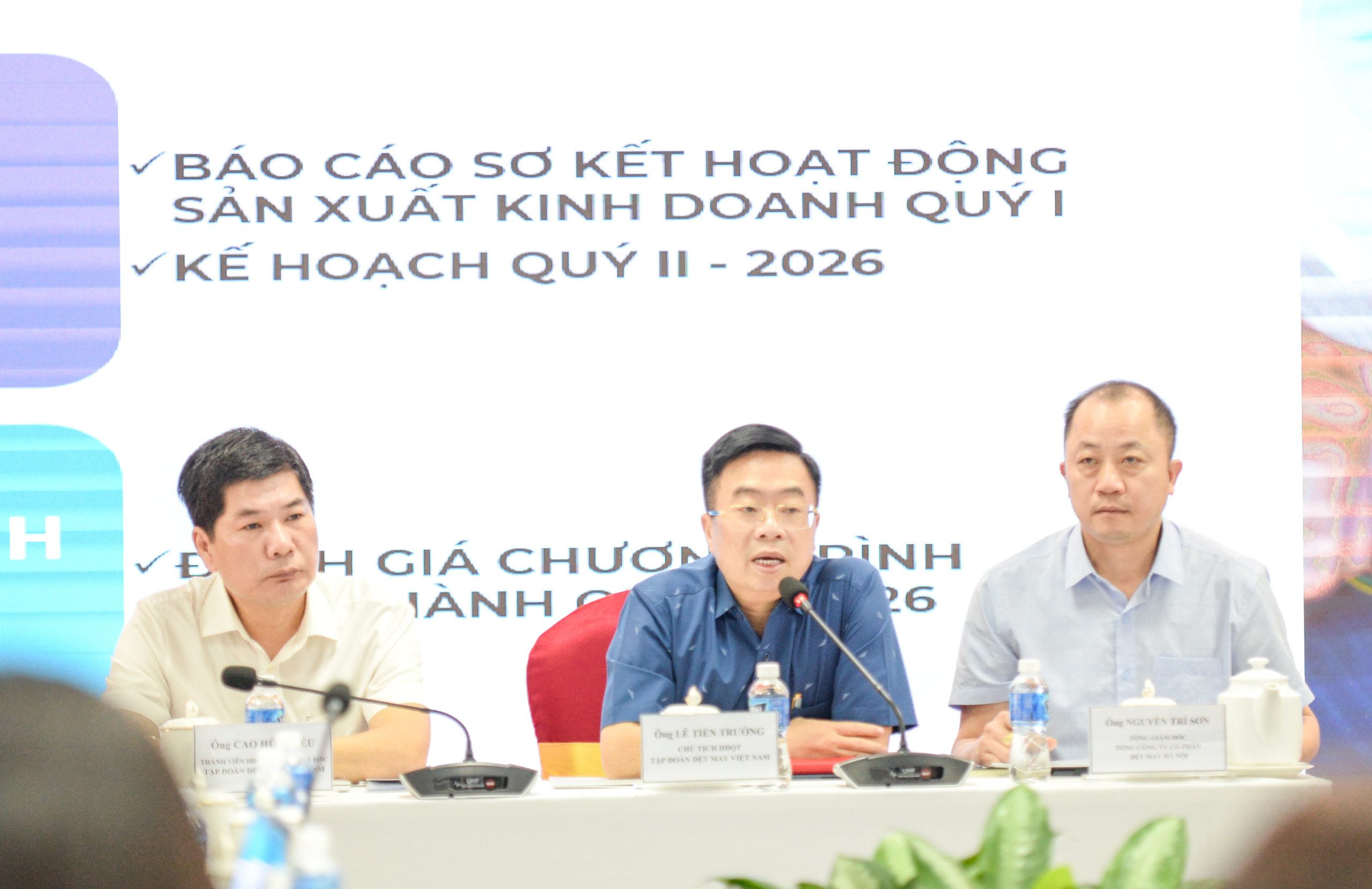 Lãnh đạo Tập đoàn Dệt May Việt Nam làm việc với Hanosimex về kết quả SXKD quý 1 và nhiệm vụ trọng tâm quý 2/2026 3 DSC 3288 scaled